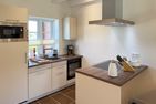 Haus Dünenperle Ferienwohnung "Wanderdüne" Wittdün auf Amrum - Küche / Küchenzeile