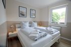  Sandwall 68, Whg. 12, Haus Seeadler Wyk - Schlafzimmer 1 mit Doppelbett