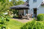 Bi de Kliff Nieblum - Genießen Sie entspannte Sonnenstunden auf der geschützten Terrasse ...