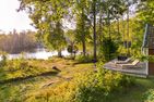  (14) Villa Kunterbunt am See in Schweden - 2 Häuser in einem Paket Smaland - Scheune: Blick über die Terrasse und den See