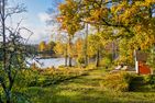  (14) Villa Kunterbunt am See in Schweden - 2 Häuser in einem Paket Smaland - Scheune: Blick über die Terrasse und den See