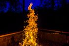  (14) Villa Kunterbunt am See in Schweden - 2 Häuser in einem Paket Smaland - Lagerfeuer im Garten am Lagerfeuerplatz