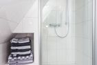  Flieder - Reetdachhaus Petersen Nebel - Dusche in der Ferienwohnung Flieder in Nebel auf Amrum