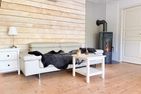  (30) Ferienhaus am Älmeshultasjön in Schweden Smaland - Das neue Sofa und der neue Kamin