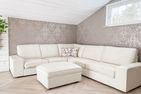  (15) Kristallvilla am See in Schweden - 2 Häuser in einem Paket Smaland - Sofaecke im Obergeschoss mit deutschem TV