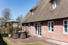  Haus Friesenliebe Nieblum - Das Ferienhaus ist ein Traum für Familien mit Hund oder kleinen Kindern, denn das Grundstück ist eingezäunt.