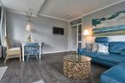  Haus Halligblick Wohnung 18 Wyk auf Föhr - Großzügig und lichtdurchflutet ist der kombinierte Wohn-Essbereich. Die große Sofalandschaft lädt zum Relaxen ein!