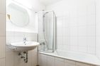 Ferienwohnpark Immenstaad am Bodensee Zwei-Zimmer-Apartment 49/05 Bodensee - Bathroom