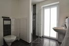  Stadtwohnung 3 Wyk auf Föhr - Von dem Badezimmer im Obergeschoss gelangen Sie auch auf den Südbalkon.