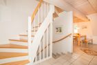  Sonnendeck - Hüs in Lee Süddorf - Treppe in das 2. OG in der Wohnung Sonnendeck