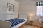  Dat Witte Hus Wyk auf Föhr - ... sowie dieses Schlafzimmer mit Einzelbett.