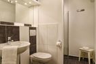  Stadtwohnung 9 Wyk auf Föhr - Auch das Badezimmer mit bodengleicher Dusche ist modern und hell gehalten.