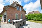  Auster Hüs Midlum - Genießen Sie das schöne Wetter auf der Terrasse.