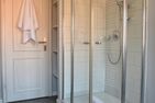  Stadtvilla Wyk auf Föhr - Zwei der Schlafzimmer teilen sich ein Duschbad.