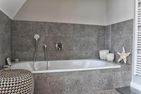  Meggis Hüs Süderende - Die Badewanne befindet sich in dem dritten Bad, dem zweiten im Obergeschoss.