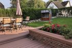  Hygge Hus Oevenum - Der Außenbereich des Hauses ist von Hecken umschlossen und bietet so viel Privatsphäre.