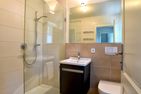  LandLust Borgsum - Die Dusche im EG-Bad ist bodengleich.
