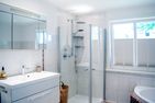  Waldstr. 15 Wyk - Bad mit Wanne und Dusche