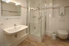  Sandwall 23, Whg. 18, Haus Seeblick Wyk - modernes Bad