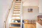  Wiese & Watt Norddorf - Treppe mit maritimen Detail in der Ferienwohnung Wiese & Watt