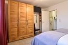  Nordland Appartements Wohnung Jütland Wyk auf Föhr - Im Schlafzimmer befindet sich ein weiterer Fernseher.