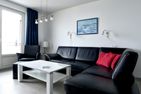  Nordland Appartements Wohnung Bornholm Wyk auf Föhr - Über das Wohnzimmer erreichen Sie den größeren der beiden Balkons.