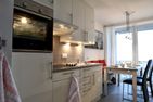  Nordland Appartements Wohnung Bornholm Wyk auf Föhr - Die Küche bietet einen Zugang zum kleineren Balkon.