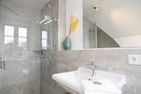  Reetruhe Borgsum - Badezimmer