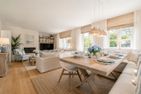  Reethus East Side Nieblum - Das Haus befindet sich derzeit noch im Bau, die Fertigstellung ist für 2027 geplant. Dieses KI-generierte Bild visualisiert den zukünftigen Einrichtungsstil.