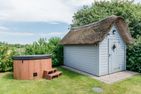  Traumhaus unter Reet Utersum - Genießen Sie entspannte Stunden im hauseigenen Hottub!