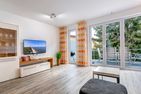  Ferienhaus Ostseeparadies mit 2 Bädern und Terrasse - der Strand ist nur 800 Meter entfernt Kölpinsee - Wohnzimmer