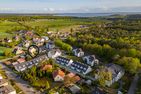  Ferienhaus Ostseeparadies mit 2 Bädern und Terrasse - der Strand ist nur 800 Meter entfernt Kölpinsee - Vogelperspektive
