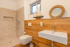  Ferienhaus "Haffhus" mit Balkon, Terrasse und 2 Bädern Achterland - Gäste-WC