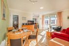  Ferienwohnung Koralle nur 500 m zum Strand mit Balkon Koserow - Wohnzimmer