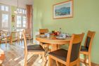  Ferienwohnung Koralle nur 500 m zum Strand mit Balkon Koserow - Wohnzimmer