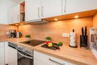  Ferienwohnung Klippenblick mit Sauna, Kinderspielbereich und Fitnessraum Zirchow An der Haffküste - Küche / Küchenzeile