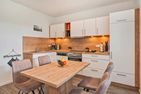  Ferienwohnung Klippenblick mit Sauna, Kinderspielbereich und Fitnessraum Zirchow An der Haffküste - Küche / Küchenzeile