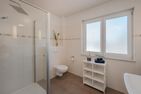 Villa Petra App. Ahlbeck mit Balkon, Kamin und Seeblick Korswandt - Badezimmer