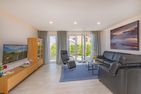  Ferienhaus Nordhorn mit Sonnenterrasse, 2 Schlafzimmern & Strandkorb Kölpinsee - Wohnzimmer
