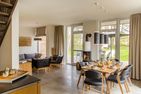  Ferienhaus Reethäus'l mit Whirlpool, Sauna, Kamin und Terrasse Ostseebad Karlshagen - Wohnzimmer