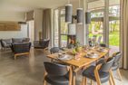  Ferienhaus Reethäus'l mit Whirlpool, Sauna, Kamin und Terrasse Ostseebad Karlshagen - Wohnzimmer