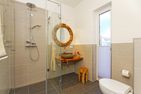  Ferienhaus Reethäus'l mit Whirlpool, Sauna, Kamin und Terrasse Ostseebad Karlshagen - Badezimmer