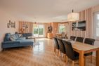  Ferienwohnung Strandläufer mit Badewanne, Terrasse mit Grill und Strandkorb Ahlbeck - Wohnzimmer
