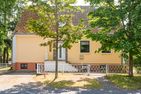  Ferienwohnung Am Bahnhof mit 2 Bädern und nur 700 m zum Strand Ahlbeck - Fassade / Eingang