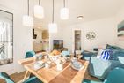  Ferienwohnung Haff & Herz mit Balkon, Freizeit- und Kinderspielbereich Zirchow An der Haffküste - Wohnzimmer