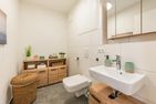  Ferienwohnung Haff & Herz mit Balkon, Freizeit- und Kinderspielbereich Zirchow An der Haffküste - Gäste-WC
