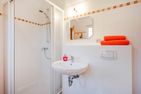  Ferienhaus Golfblick mit Sonnenterrasse und Kamin Korswandt - Badezimmer
