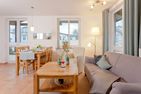  Ferienwohnung Auszeit nur 100 m zum Strand mit Balkon Ahlbeck - Wohnzimmer