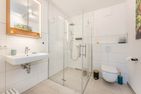  Ferienwohnung Ostseebude mit Balkon und nur 800 m zum Strand Kölpinsee - Badezimmer