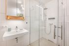  Ferienwohnung Ostseebude mit Balkon und nur 800 m zum Strand Kölpinsee - Badezimmer